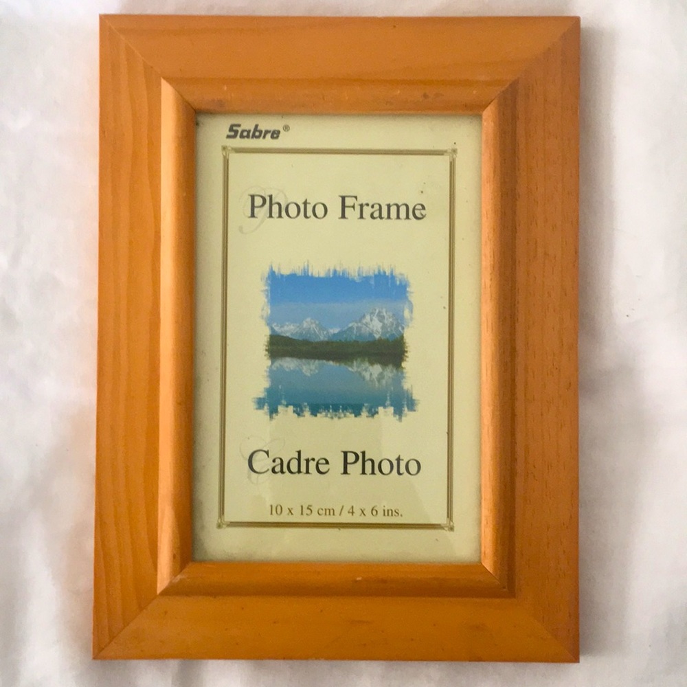 Classic Solid Oak Photo Frame - A Timeless Way to Display Your Memories!